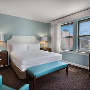 One Bedroom Suite King Mobility or Hearing Accessible Tub